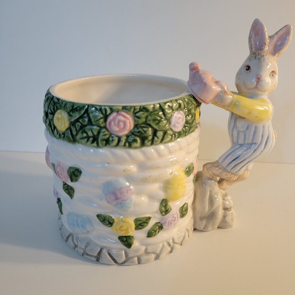 1994 Fitz & Floyd Omnibus Basket Weave Easter Garden Mug w/‎ Bunny Handle